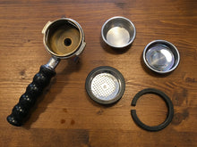 Laden Sie das Bild in den Galerie-Viewer, Auseinandergebaute Siebträger