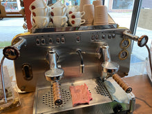 Laden Sie das Bild in den Galerie-Viewer, Große 2-gruppige Siebträgermaschine zum Üben