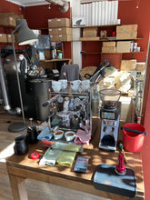 Laden Sie das Bild in den Galerie-Viewer, Kleiner Siebträger mit Mühle zum Üben